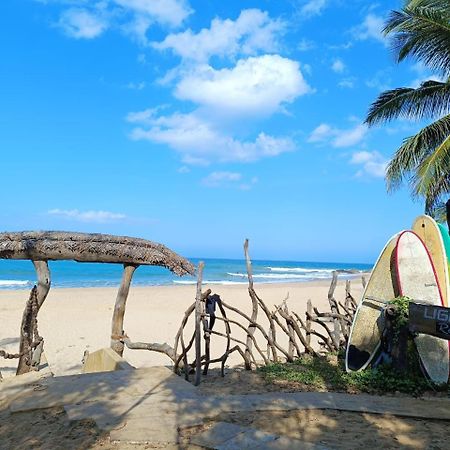 Light House Beach Hut Komari Exterior photo