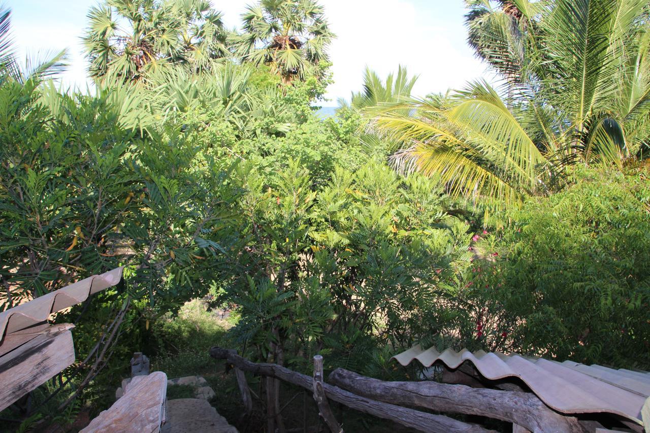 Light House Beach Hut Komari Exterior photo