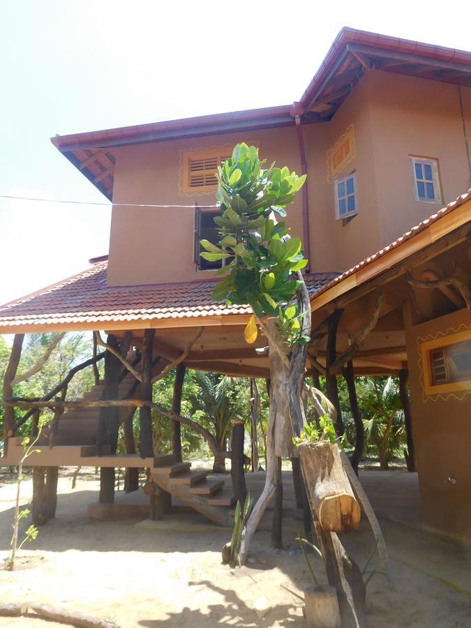 Light House Beach Hut Komari Exterior photo