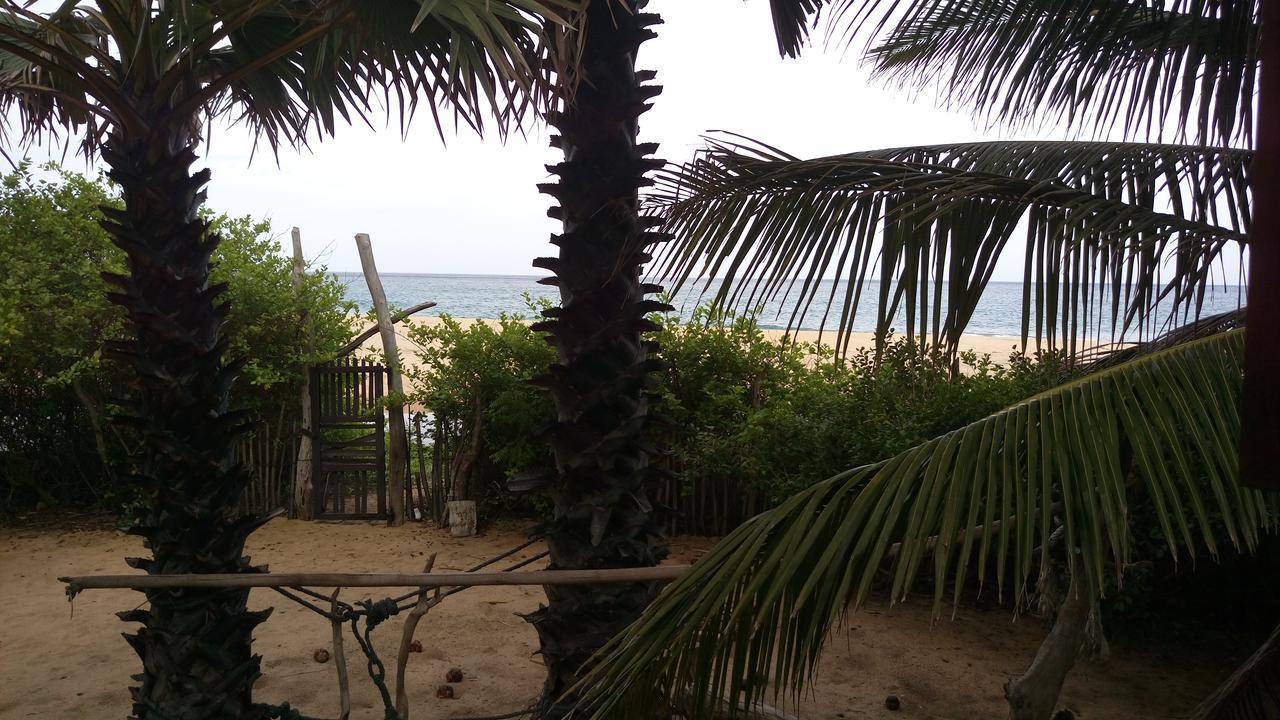 Light House Beach Hut Komari Exterior photo