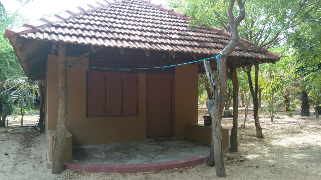 Light House Beach Hut Komari Exterior photo
