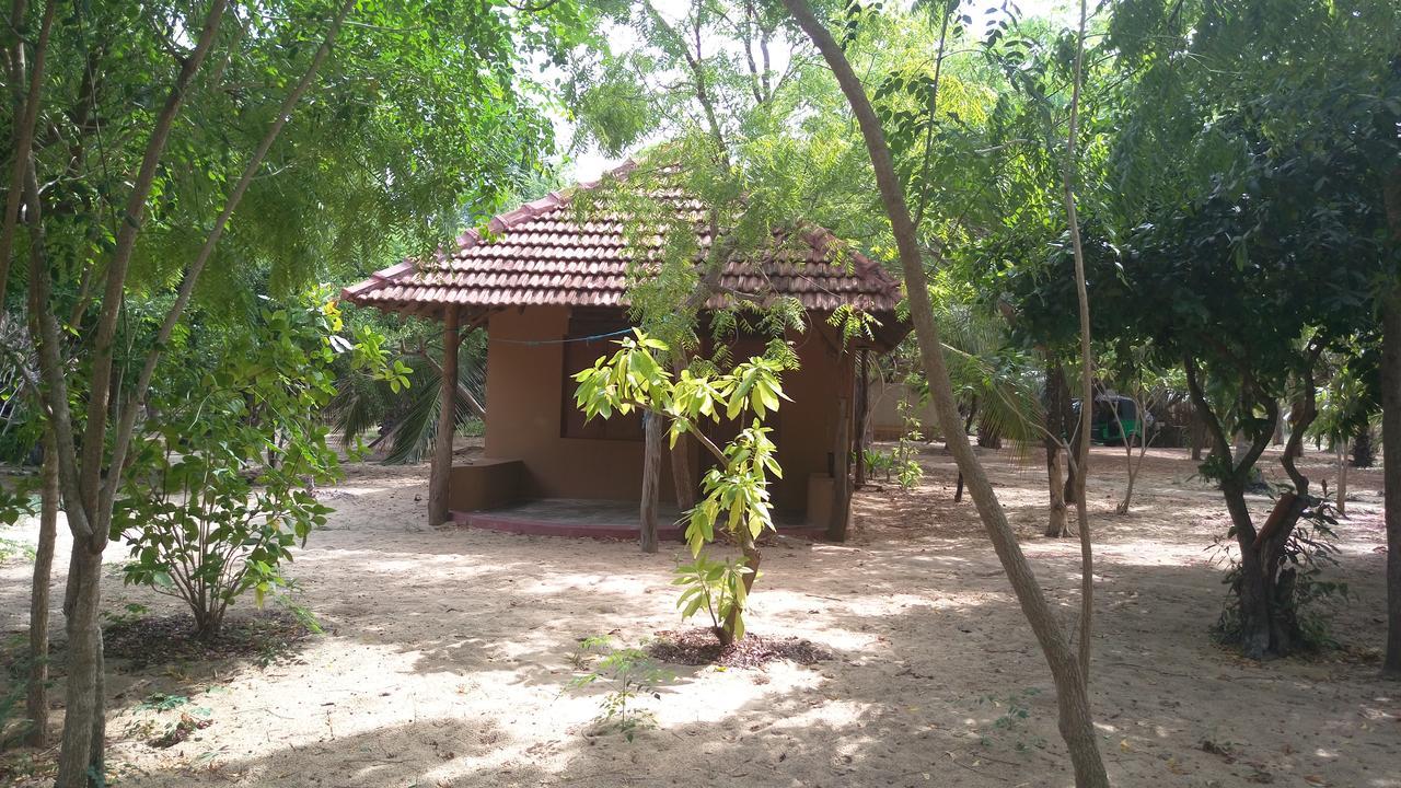 Light House Beach Hut Komari Exterior photo