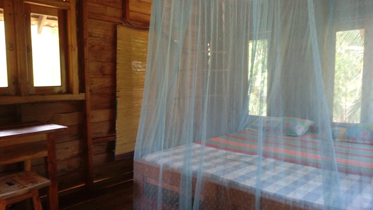 Light House Beach Hut Komari Exterior photo